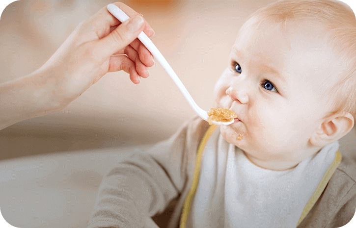 Baby isst Brei | Babyservice