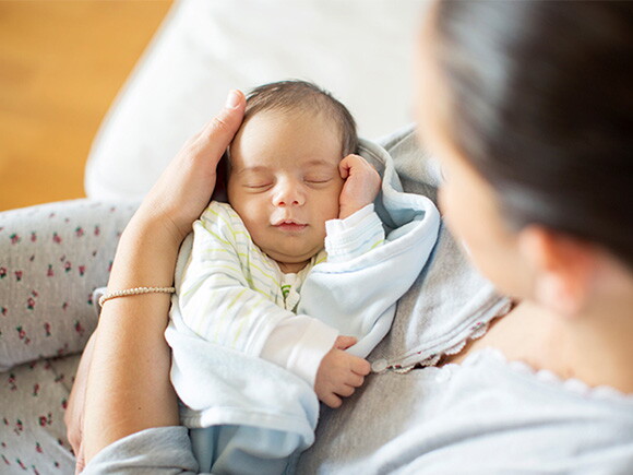 Babys Entwicklung: 1. Lebensmonat | baby&me